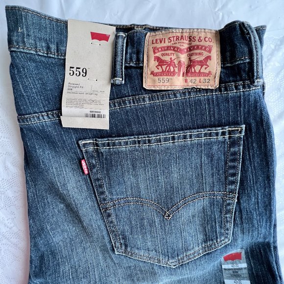 LEVI STRAUSS & CO. Men's 42x32 Style 559 Relaxed Straight Fit Jeans - Picture 3 of 16